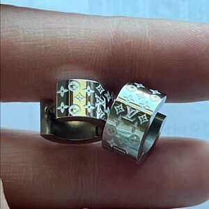 Louis Vuitton Silver earrings